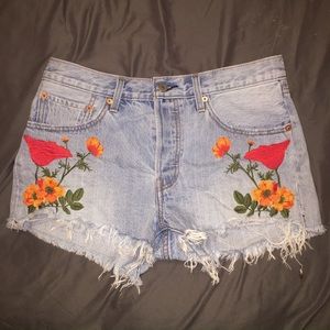Levi’s 501 short with floral detailing